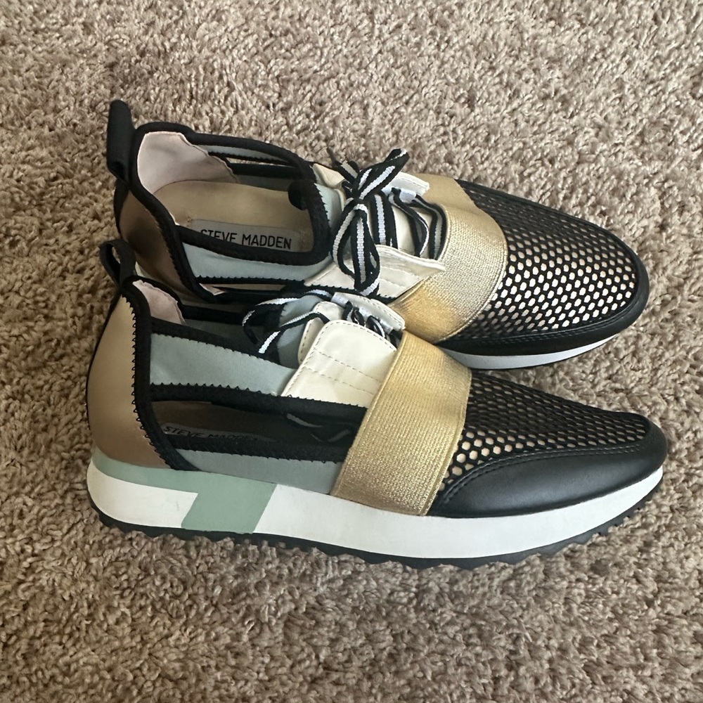 Never Worn Steve Madden Black and Gold Sneakers with Cushioned Midsole